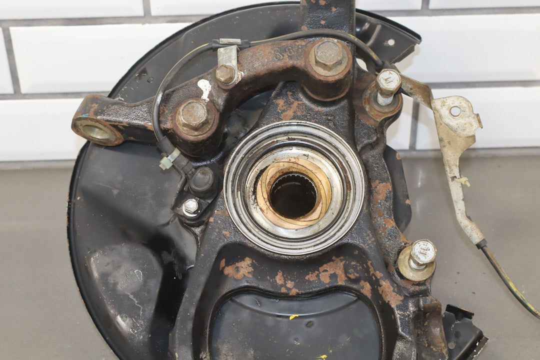 98 - 07 Lexus LX470 / Land Cruiser 4.7L Right Passenger Front Spindle