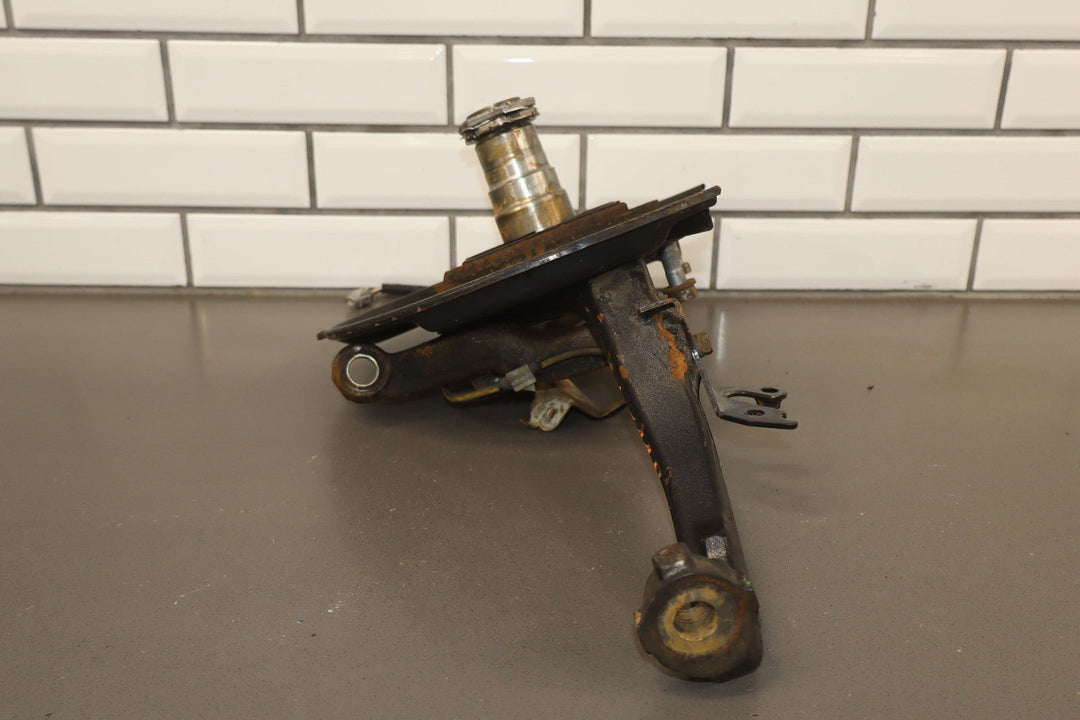 98 - 07 Lexus LX470 / Land Cruiser 4.7L Right Passenger Front Spindle