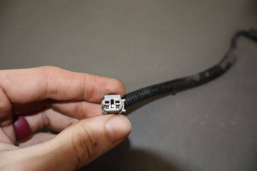 98 - 07 Lexus LX470 / Land Cruiser 4.7L Right Passenger Front Spindle