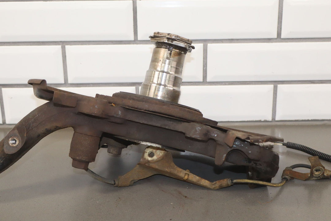 98 - 07 Lexus LX470 / Land Cruiser 4.7L Right Passenger Front Spindle