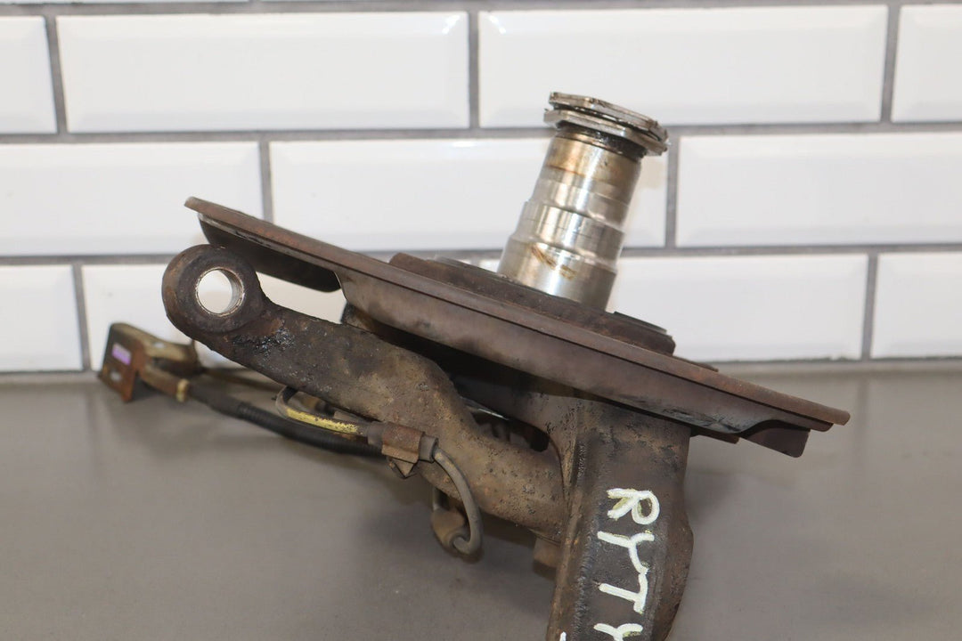 98 - 07 Lexus LX470 / Land Cruiser 4.7L Right Passenger Front Spindle