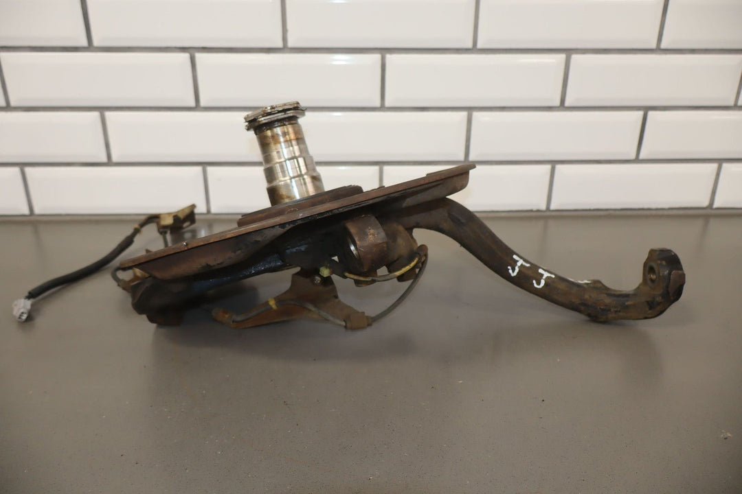 98 - 07 Lexus LX470 / Land Cruiser 4.7L Right Passenger Front Spindle