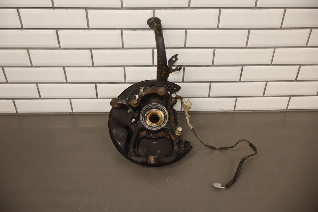 98 - 07 Lexus LX470 / Land Cruiser 4.7L Right Passenger Front Spindle