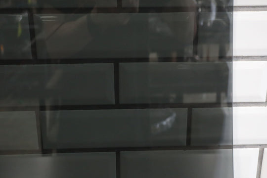 98 - 07 Lexus LX470 / LandCruiser V8 Left Driver Rear Door Window Glass