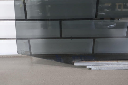 98 - 07 Lexus LX470 / LandCruiser V8 Left Driver Rear Door Window Glass