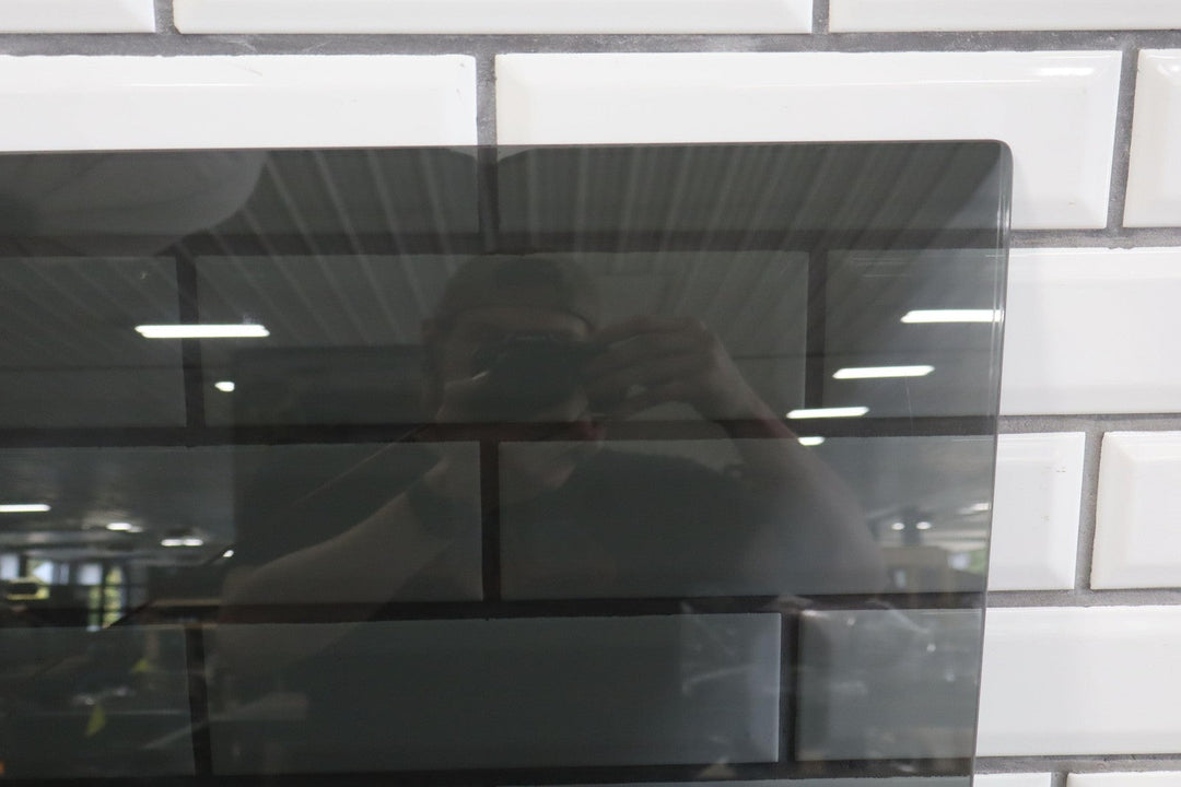 98 - 07 Lexus LX470 / LandCruiser V8 Left Driver Rear Door Window Glass