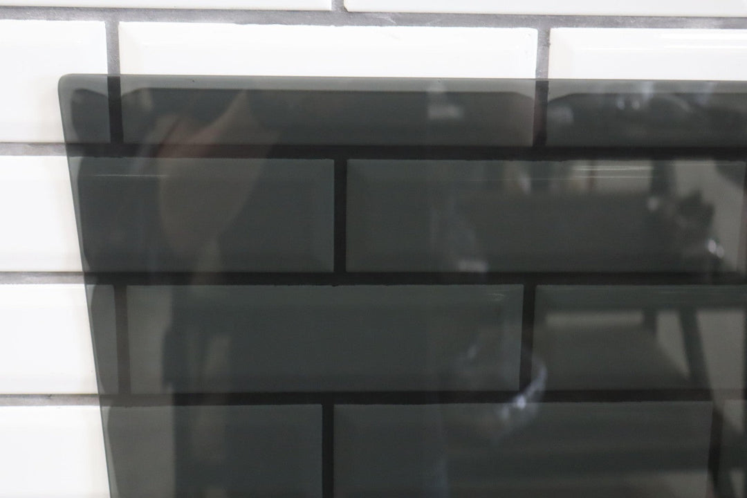 98 - 07 Lexus LX470 / LandCruiser V8 Left Driver Rear Door Window Glass