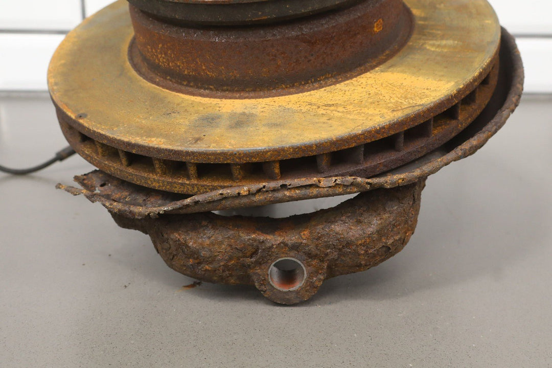 98 - 07 Toyota Land Cruiser (2UZFE V8) / LX470 Right Passenger Front Spindle