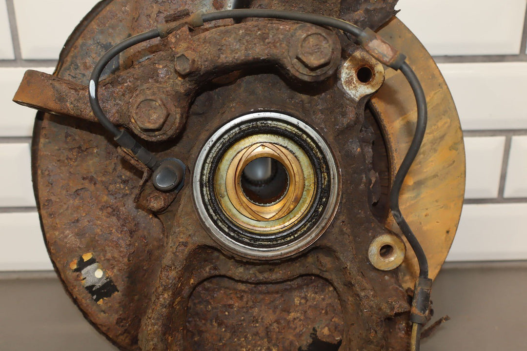 98 - 07 Toyota Land Cruiser (2UZFE V8) / LX470 Right Passenger Front Spindle