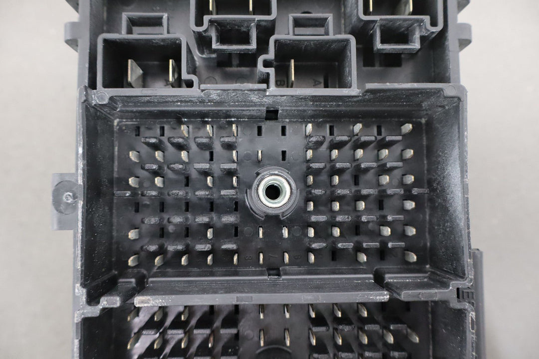 99 - 00 Chevy C5 Corvette OEM Cabin Fuse Relay Junction Box (12193792) OEM