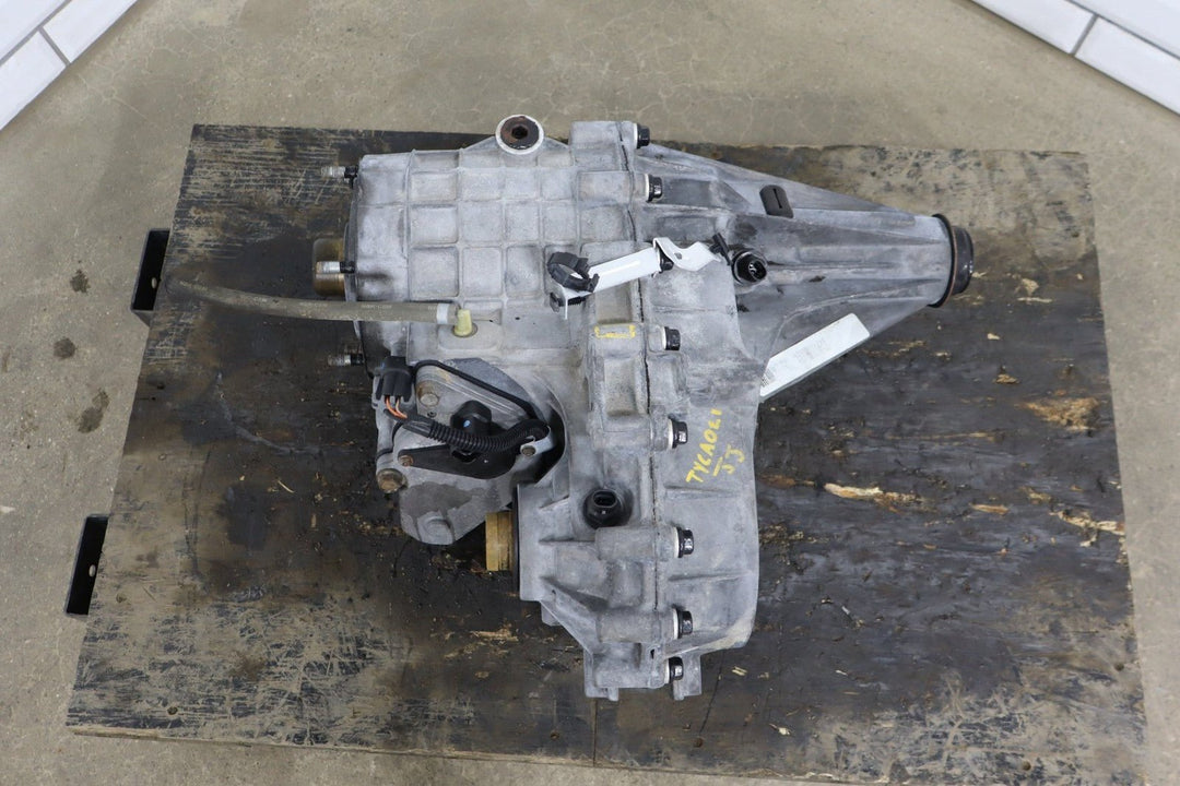 99 - 00 Chevy Tahoe 99 - 00 Cadillac Escalade NP8 Auto 4x4 Transfer Case