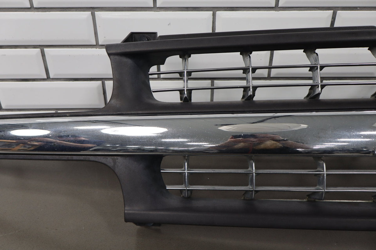 99-02 Chevrolet Silverado Grille OEM