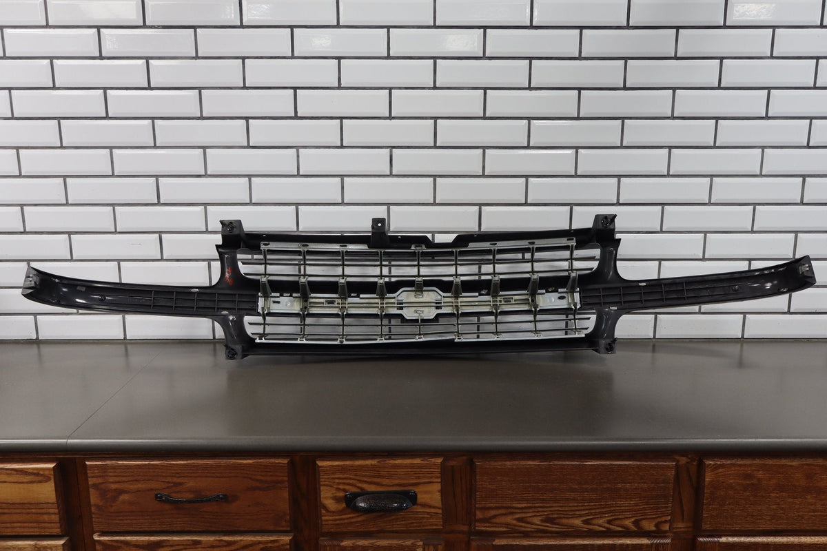 99-02 Chevrolet Silverado Grille OEM