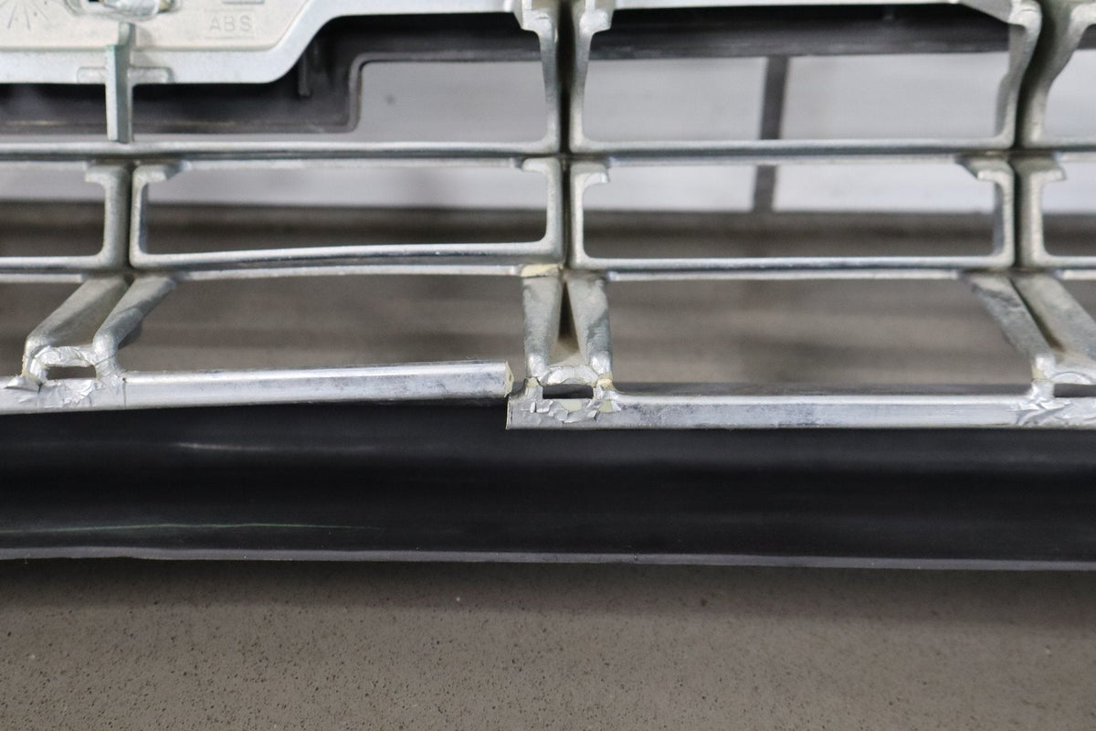 99-02 Chevrolet Silverado Grille OEM