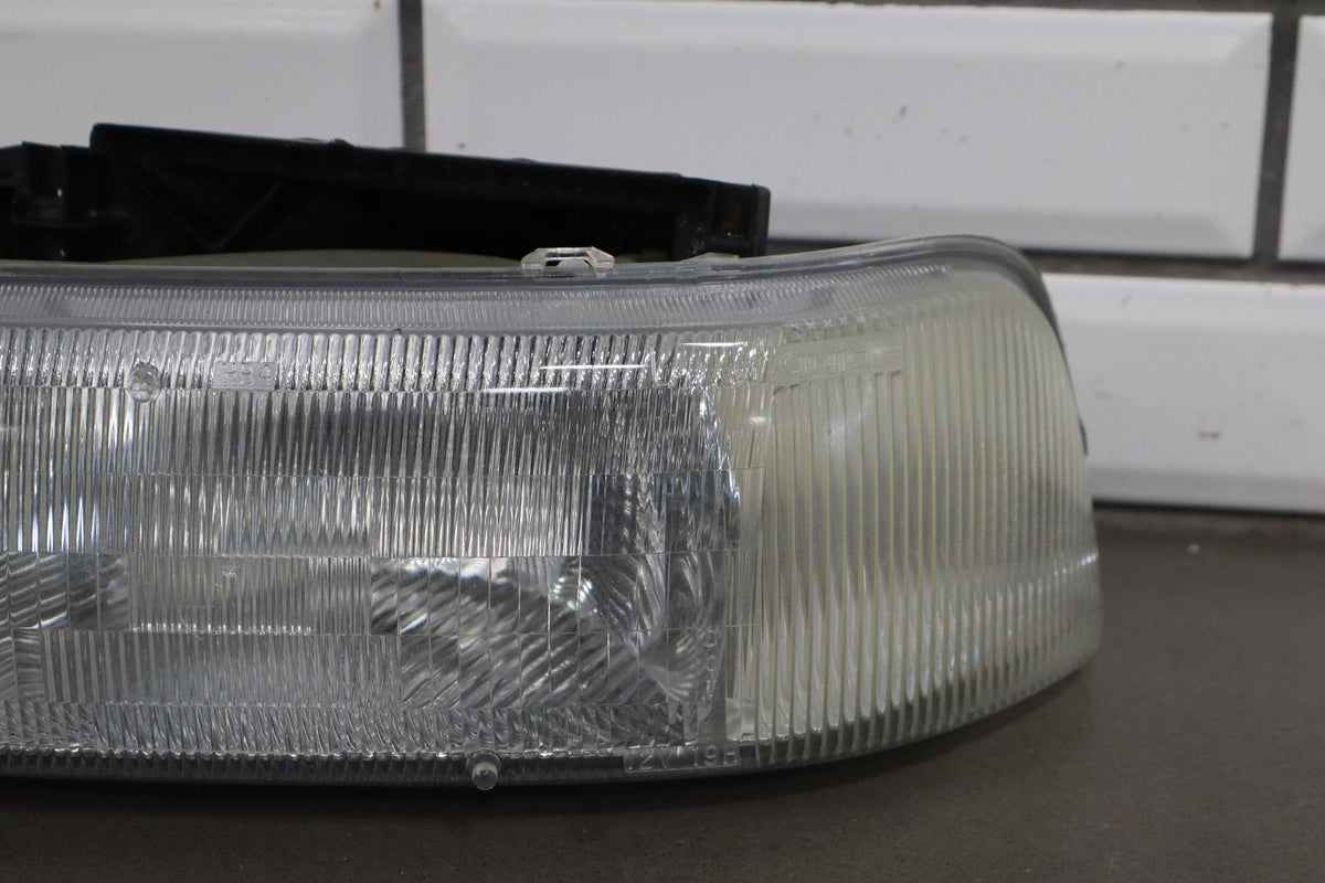 99-02 Chevrolet Silverado Headlight Set With Turn Signals