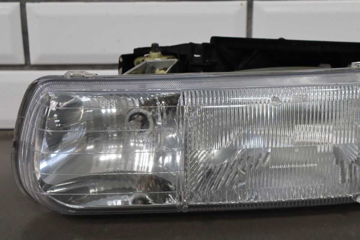 99-02 Chevrolet Silverado Headlight Set With Turn Signals