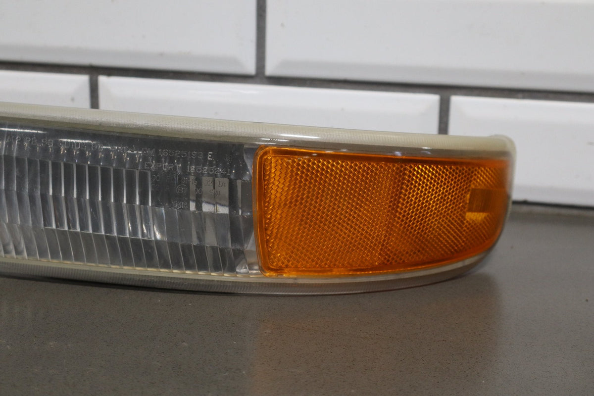 99-02 Chevrolet Silverado Headlight Set With Turn Signals