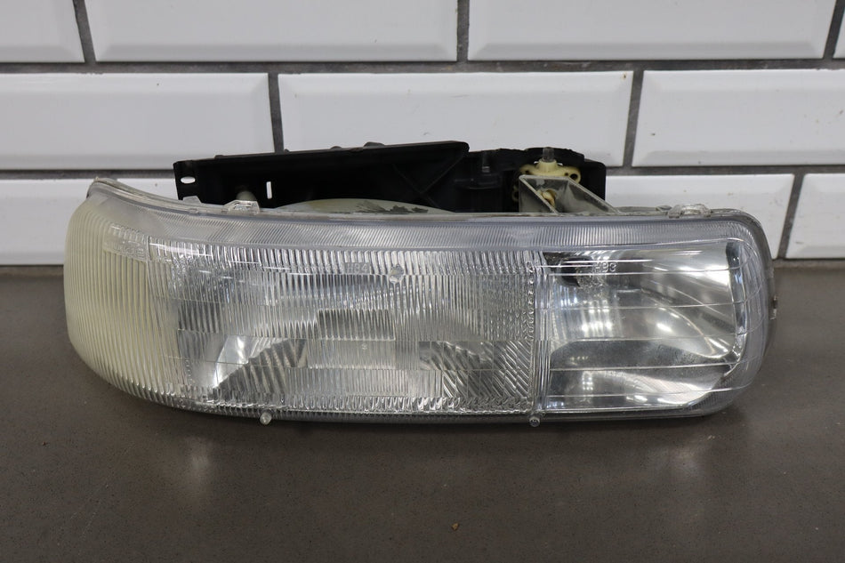 99-02 Chevrolet Silverado Headlight Set With Turn Signals