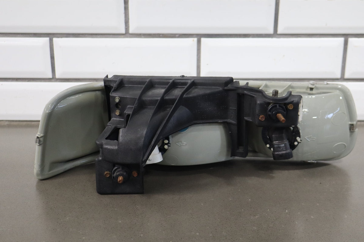 99-02 Chevrolet Silverado Headlight Set With Turn Signals