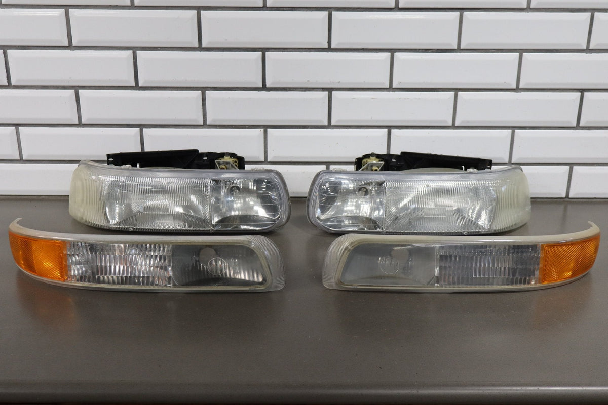 99-02 Chevrolet Silverado Headlight Set With Turn Signals