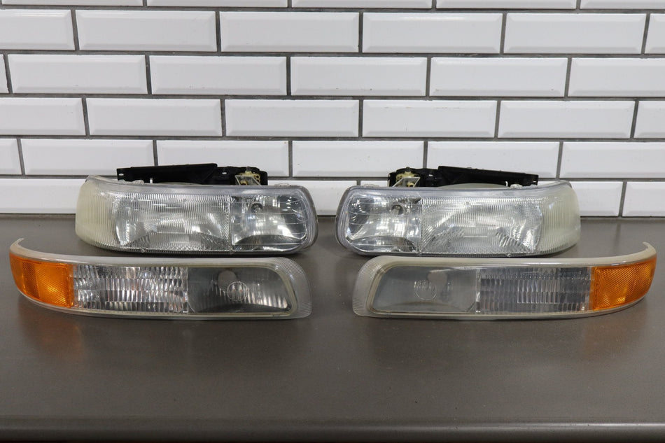 99-02 Chevrolet Silverado Headlight Set With Turn Signals