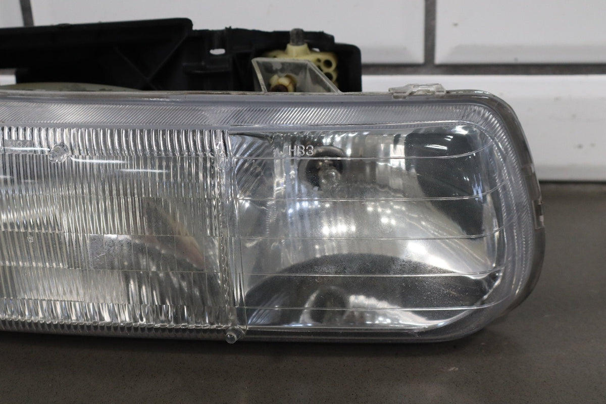 99-02 Chevrolet Silverado Headlight Set With Turn Signals