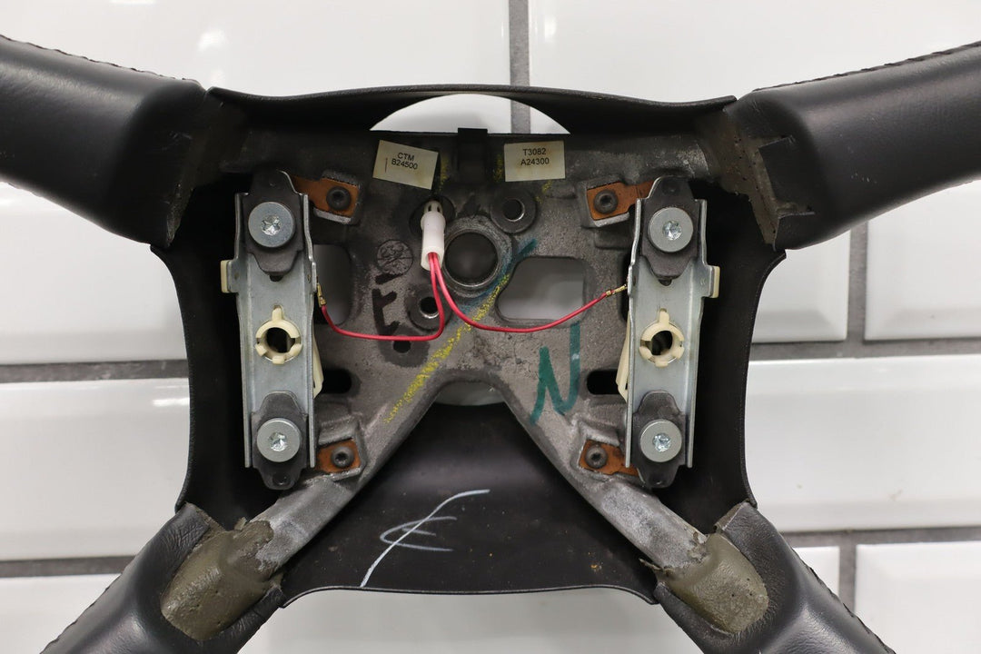 99 - 02 Chevy GMC GMT800 Leather Steering Wheel Assembly OEM