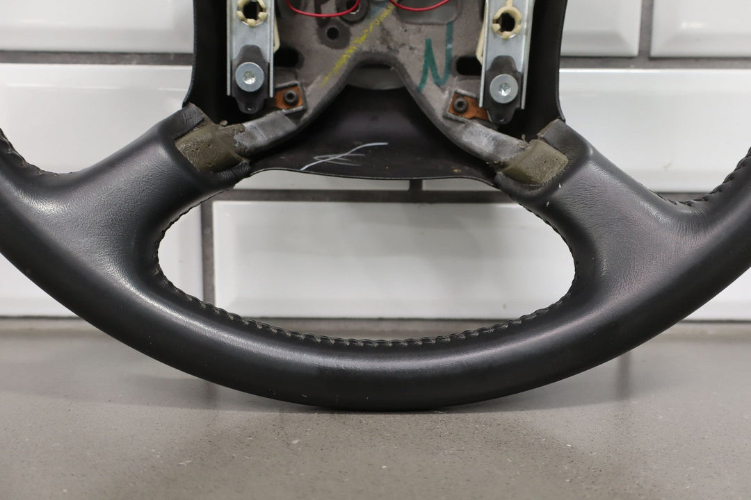 99 - 02 Chevy GMC GMT800 Leather Steering Wheel Assembly OEM
