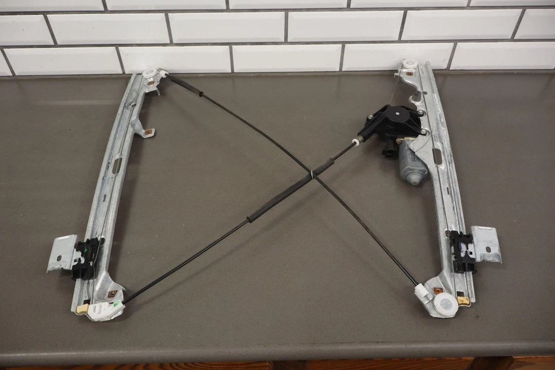 99 - 02 Chevy GMC GMT800 Passenger Right Front Power Window Regulator/Motor