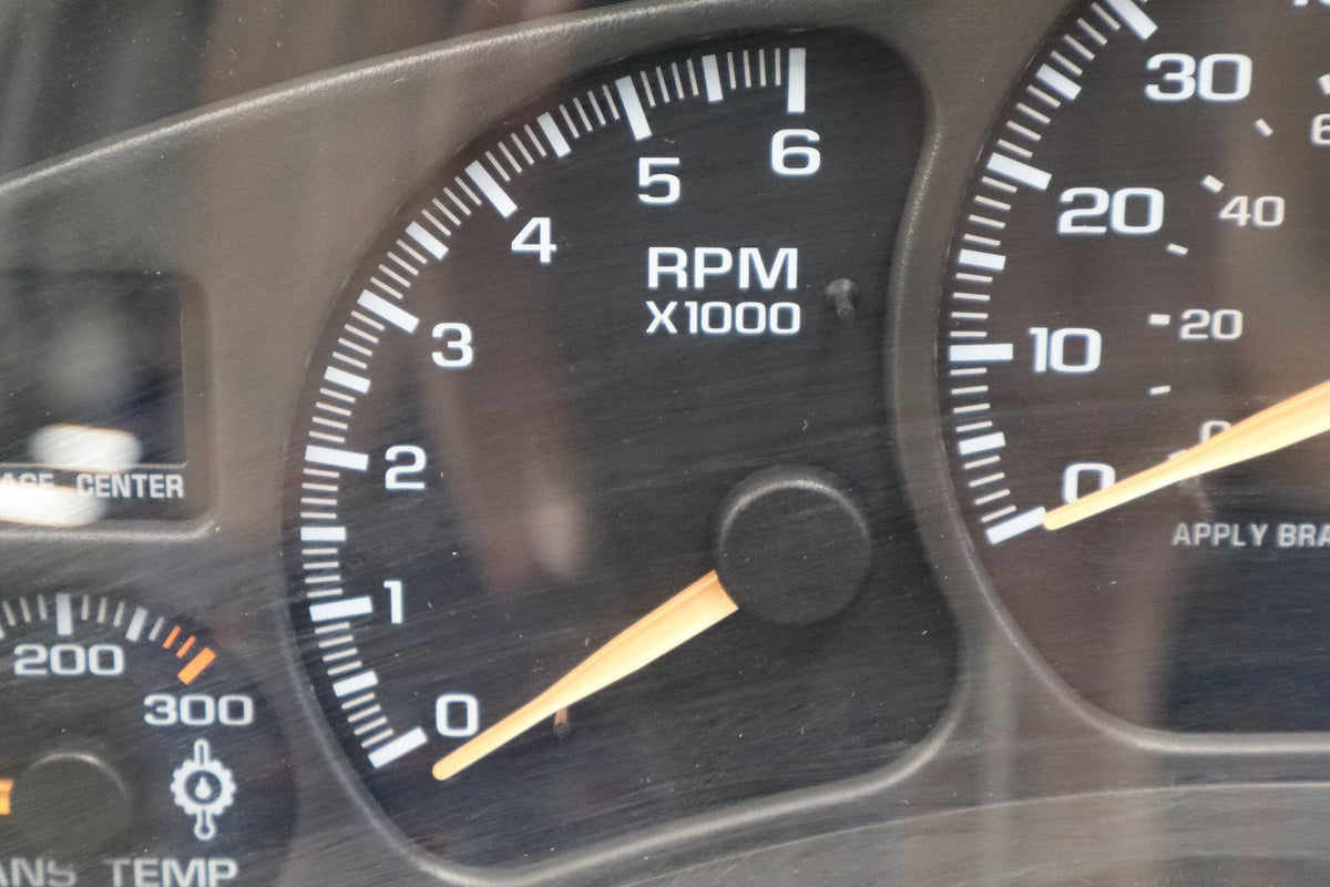 99-02 Chevy HD Truck 2500 3500 Gauge Cluster Speedometer w/ Trans Temp 15059383