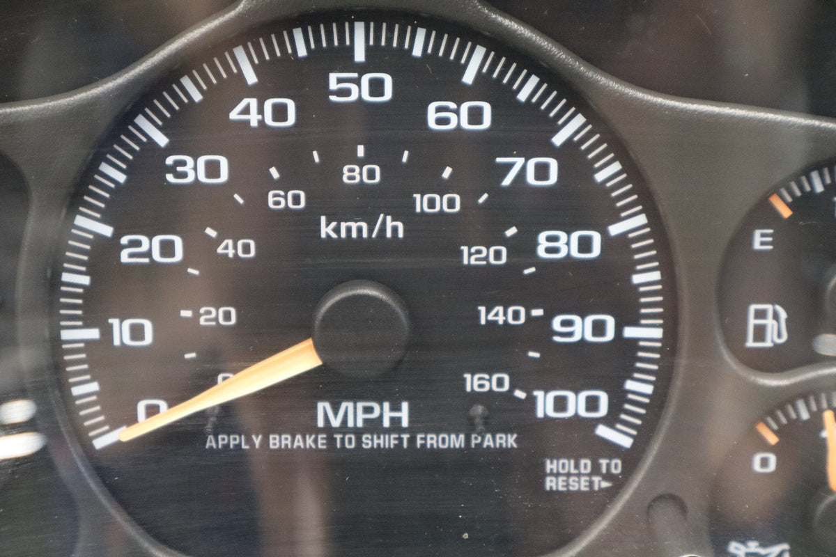 99-02 Chevy HD Truck 2500 3500 Gauge Cluster Speedometer w/ Trans Temp 15059383