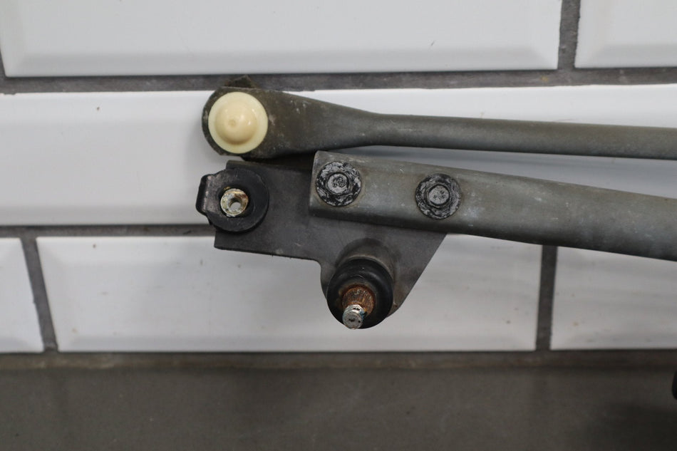 99-02 Chevy Silverado Sierra Front Wiper Motor 12494772