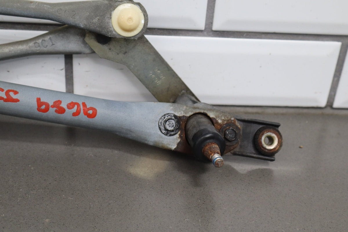 99-02 Chevy Silverado Sierra Front Wiper Motor 12494772