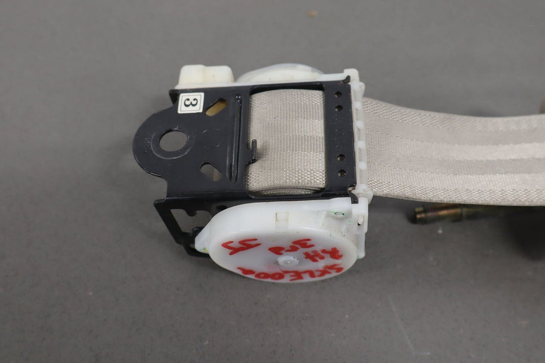 99 - 02 Toyota Land Cruiser / LX470 3rd Row Right Passenger Seatbelt Retractor