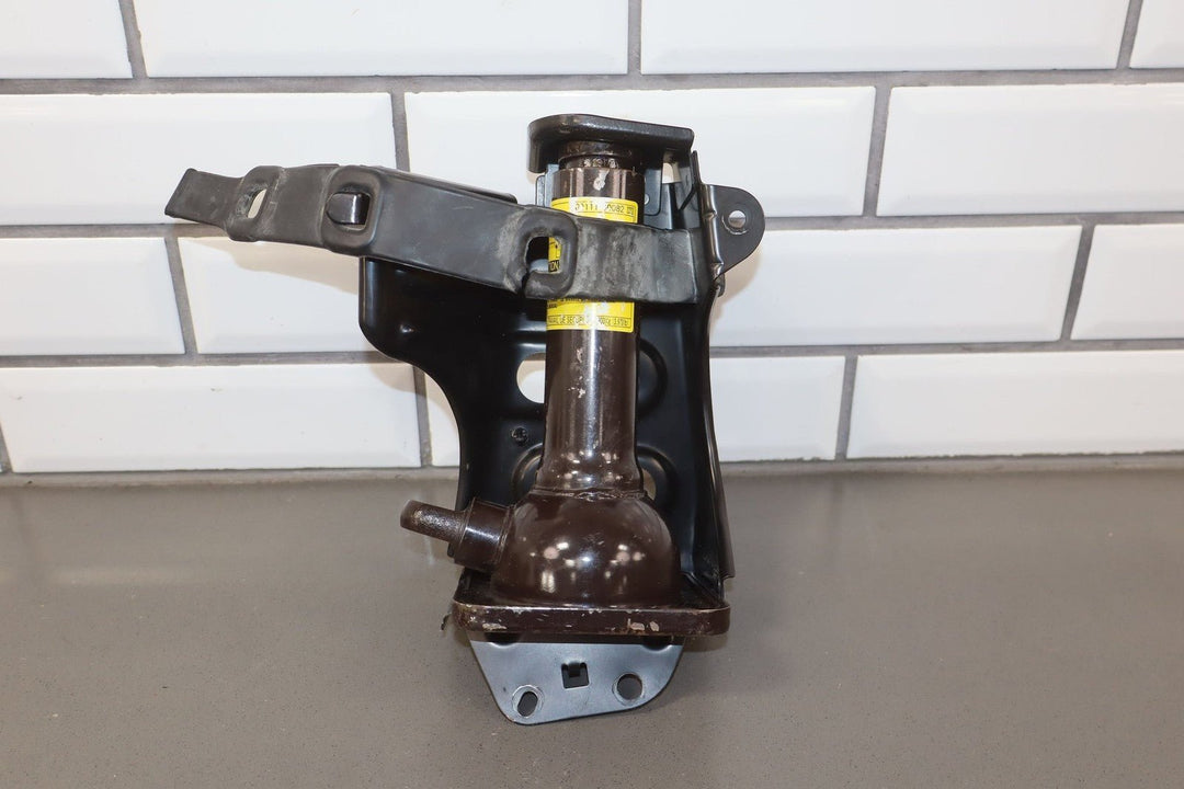 99 - 02 Toyota Land Cruiser / LX470 Emergency Bottle Jack W/Bracket