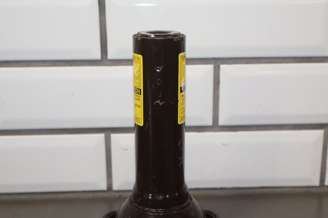 99 - 02 Toyota Land Cruiser / LX470 Emergency Bottle Jack W/Bracket