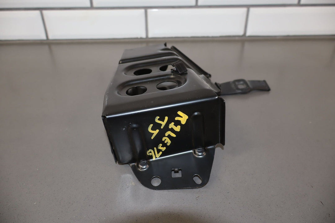99 - 02 Toyota Land Cruiser / LX470 Emergency Bottle Jack W/Bracket