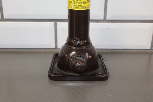 99 - 02 Toyota Land Cruiser / LX470 Emergency Bottle Jack W/Bracket