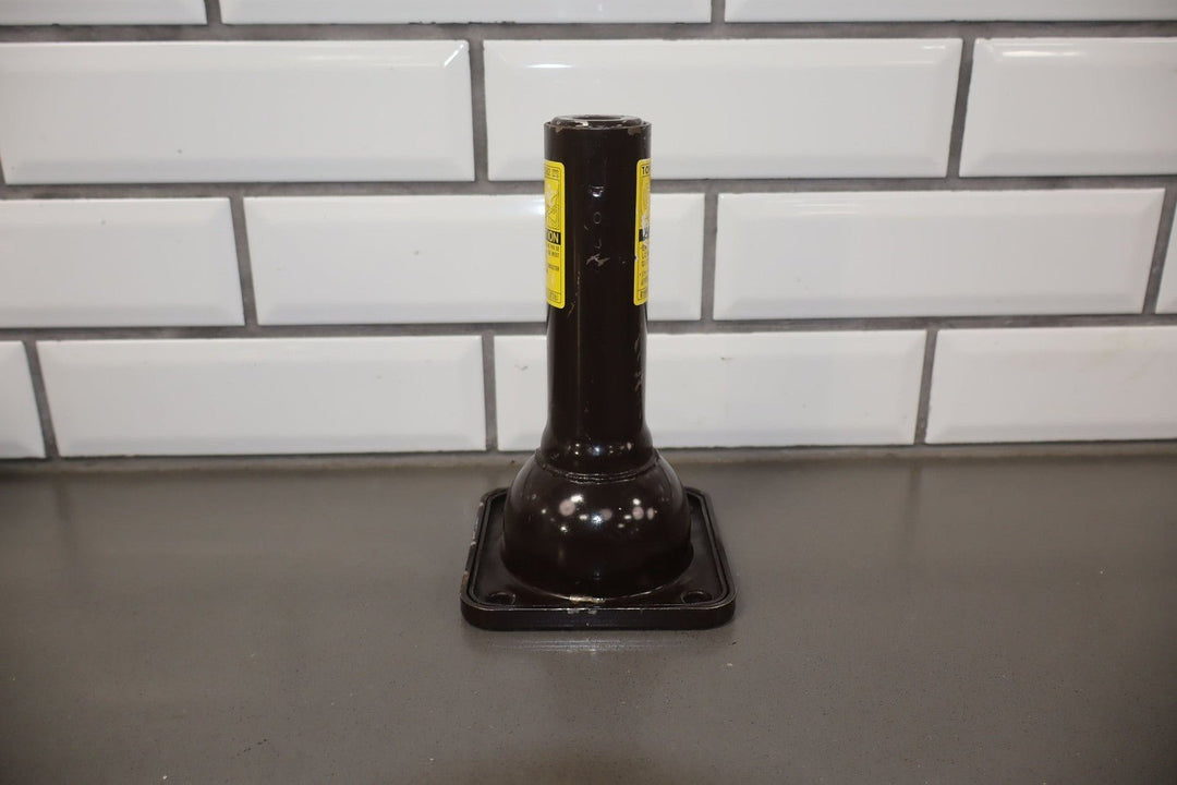 99 - 02 Toyota Land Cruiser / LX470 Emergency Bottle Jack W/Bracket