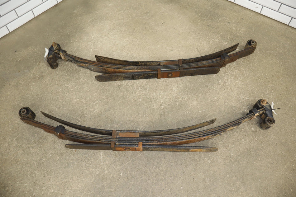 99-03 Ford F250 Super Duty Pair Rear Leaf Springs 5 Leaf OEM