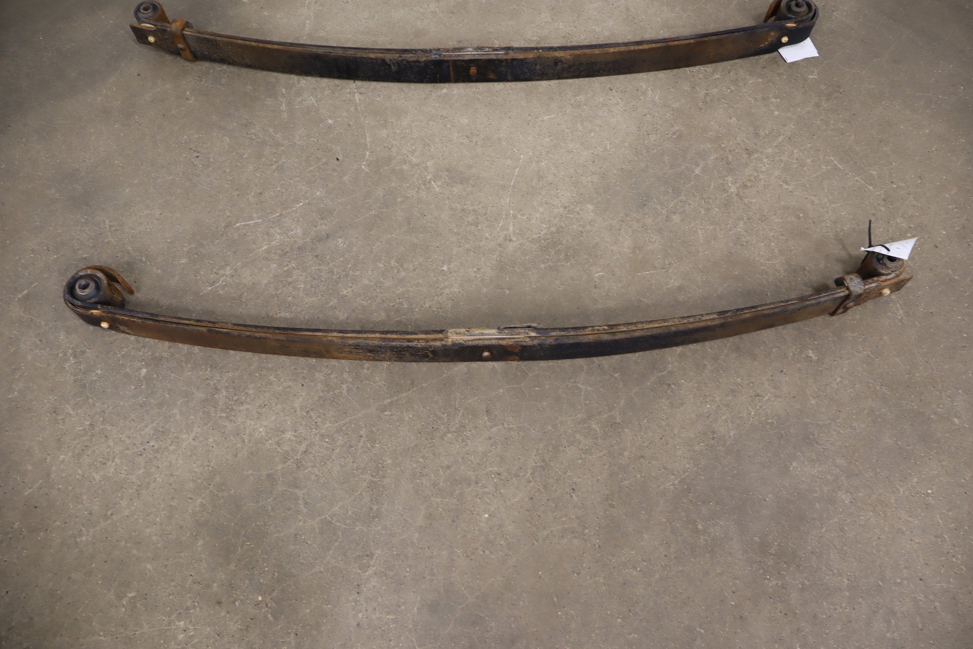99-04 Ford F250 F350 4WD Front Leaf Spring Pair OEM Southern