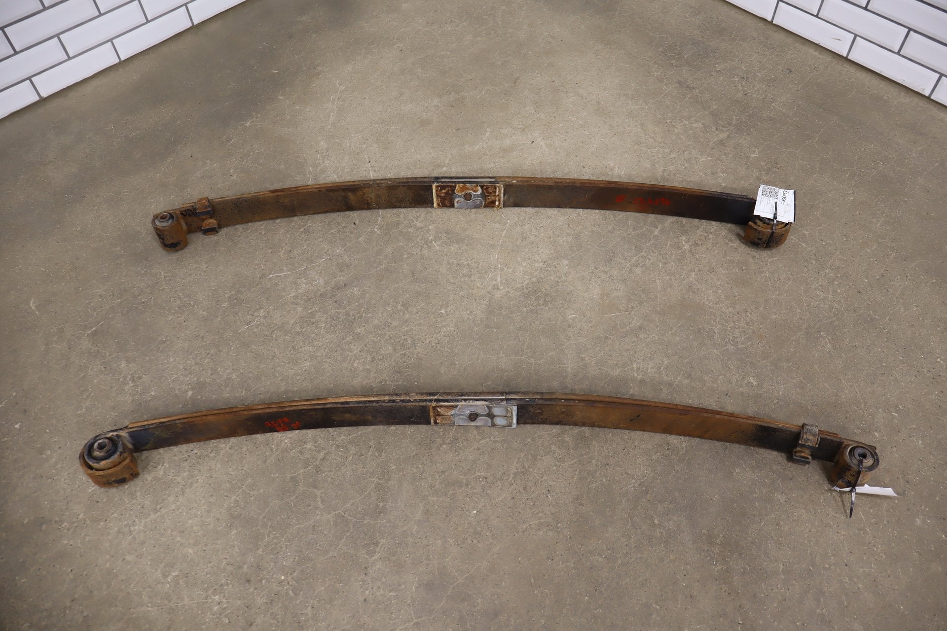 99-04 Ford F250 F350 4WD Front Leaf Spring Pair OEM Southern