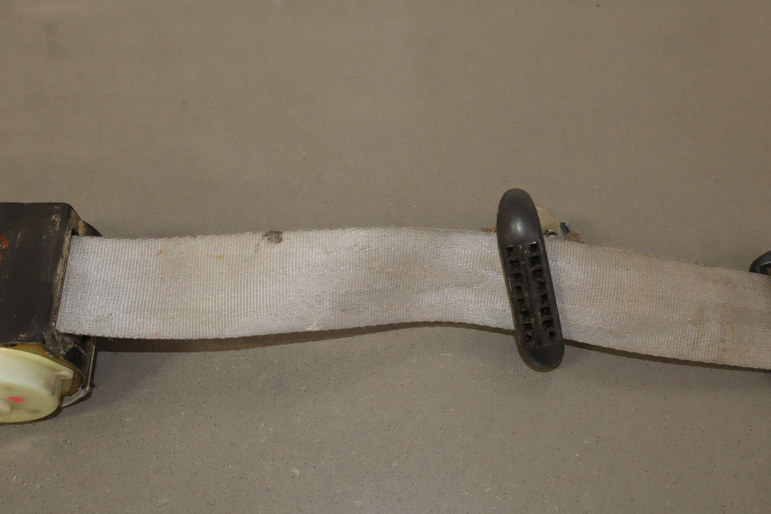 99 - 04 Ford F250 F350 Crew Cab Right Rear Seat Belt Retractor Flint 3E