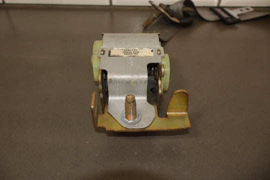 99 - 04 Ford F250 F350 Crew Cab Right Rear Seat Belt Retractor Flint 3E