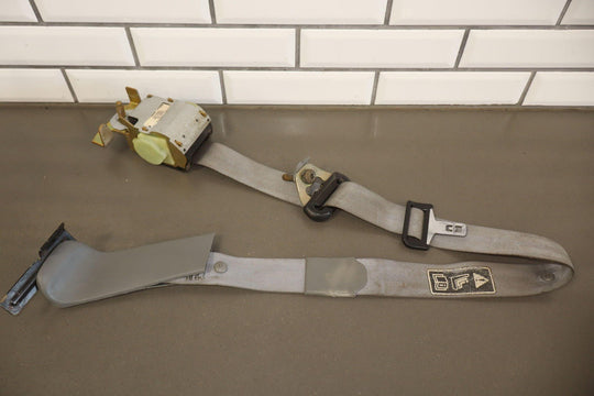 99 - 04 Ford F250 F350 Crew Cab Right Rear Seat Belt Retractor Flint 3E