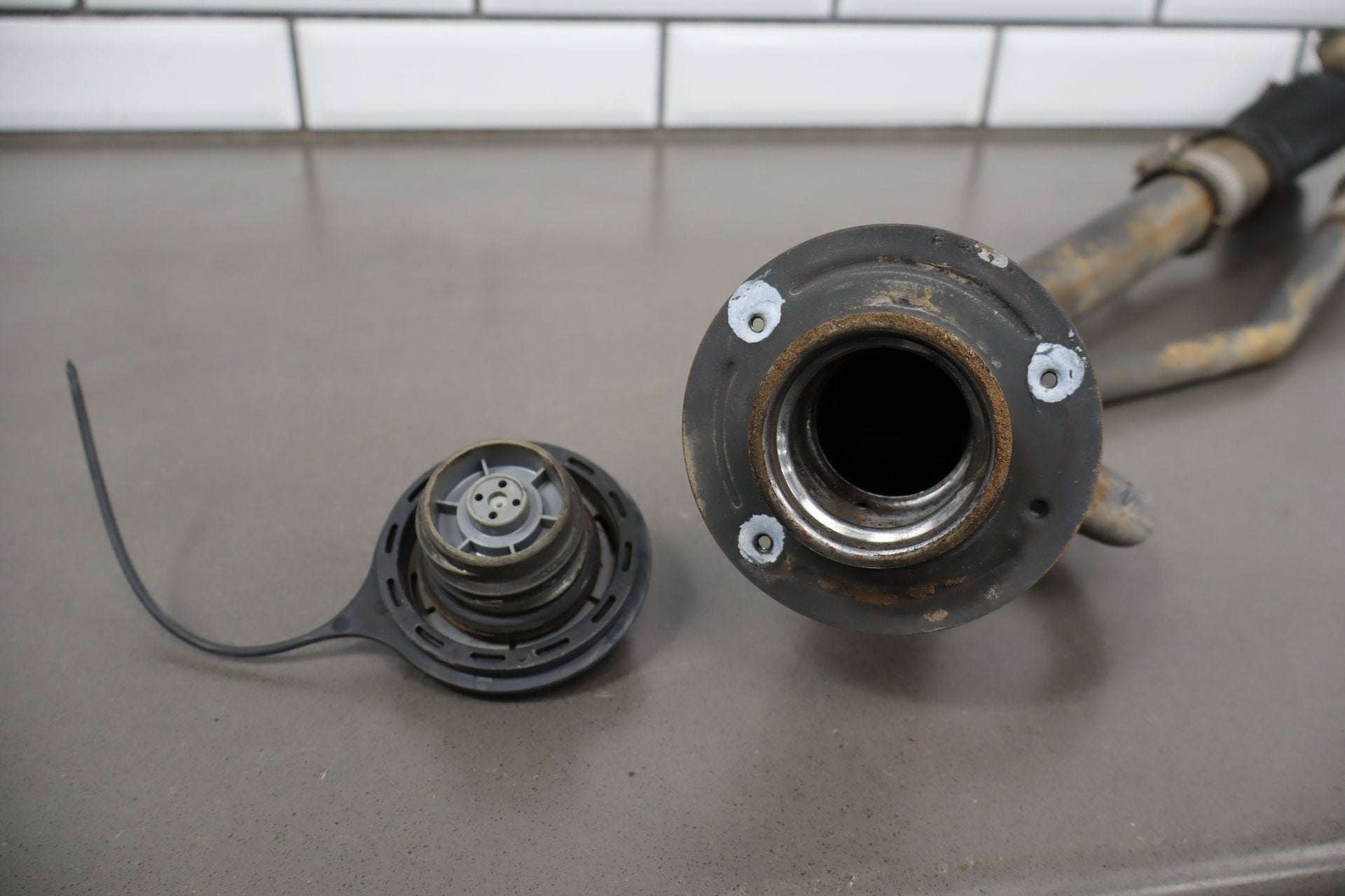 99-04 Ford F250 F350 Super Duty Diesel Fuel Filler Neck OEM