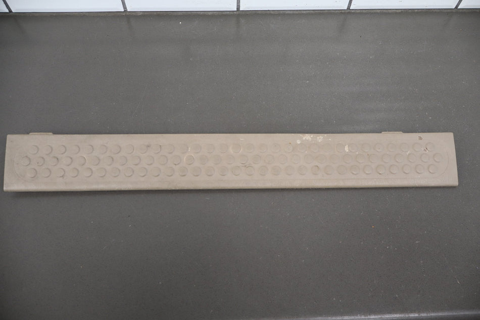 99-04 Ford F250 F350 Super Duty Door Sill Scuff Plate Set of 4 Parchment OEM
