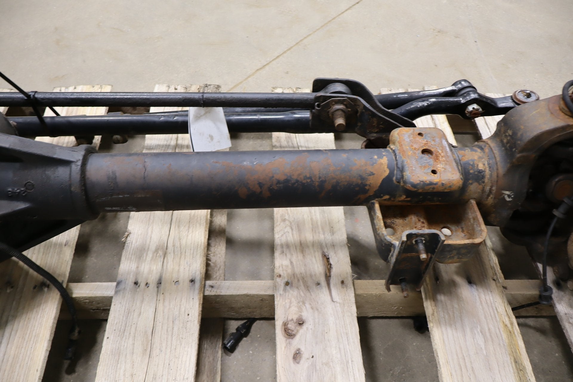 99-04 Ford F250 F350 Super Duty Front Axle 3.73 SRW 4x4 OEM