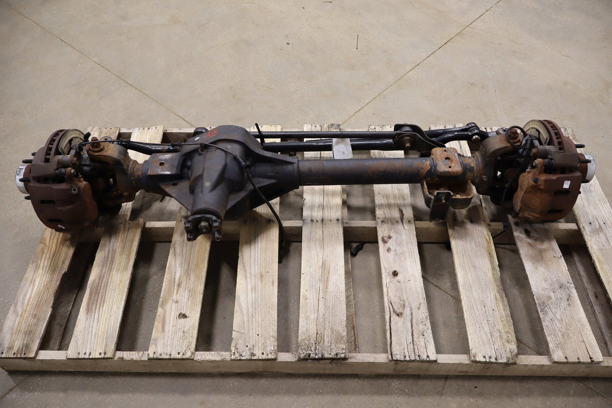 99-04 Ford F250 F350 Super Duty Front Axle 3.73 SRW 4x4 OEM