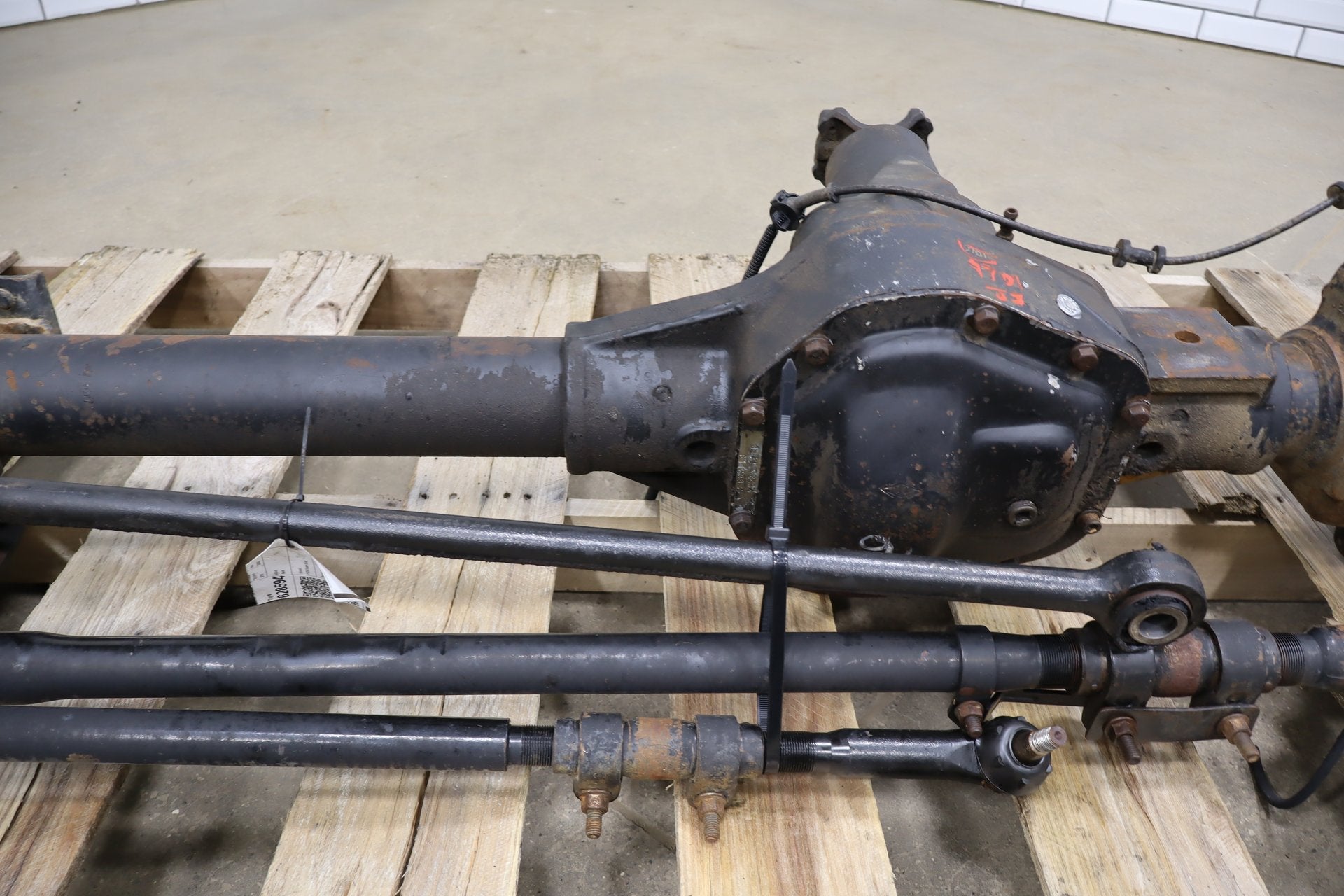 99-04 Ford F250 F350 Super Duty Front Axle 3.73 SRW 4x4 OEM
